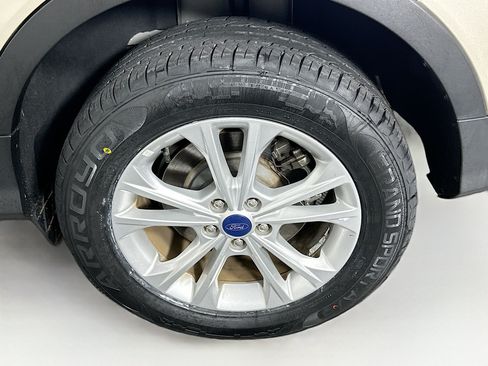 Used 2018 Ford Escape SE w/ SE Sync 3 Package AWD/4WD image 11