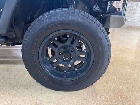 Used 2008 Jeep Wrangler Unlimited X AWD/4WD image 40