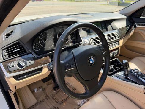Used 2011 BMW 550i xDrive Sedan AWD/4WD image 30