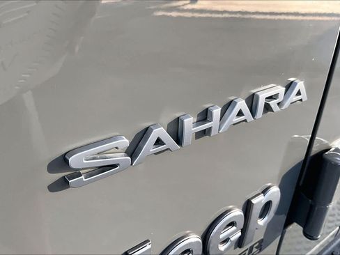 Used 2020 Jeep Wrangler Unlimited Sahara AWD/4WD image 10