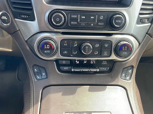 Used 2020 Chevrolet Suburban Premier image 29