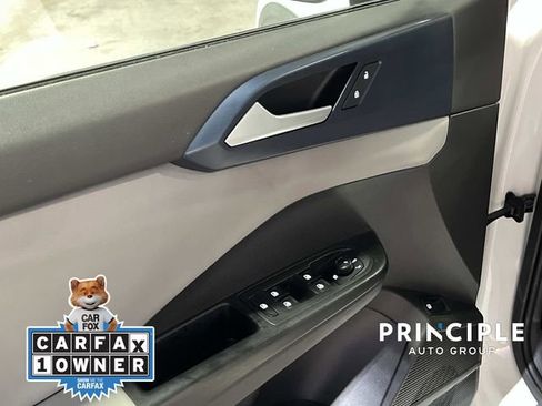 Certified 2022 Volkswagen Taos SE w/ Panoramic Sunroof Package image 13