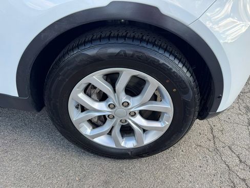 Used 2019 Land Rover Discovery SE AWD/4WD image 10