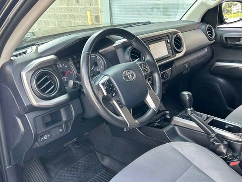 Used 2018 Toyota Tacoma SR5 AWD/4WD image 21