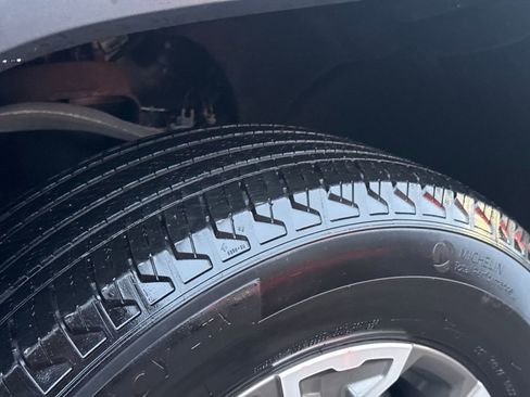 Used 2025 GMC Sierra 1500 SLT image 11