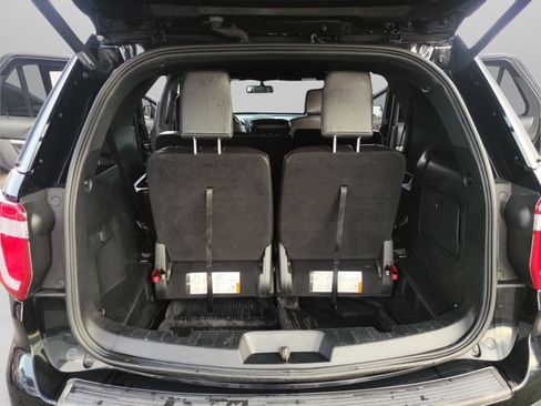 Used 2018 Ford Explorer XLT image 30