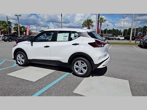New 2025 Nissan Kicks Play S image 27