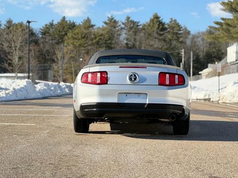 Used 2010 Ford Mustang Convertible image 7