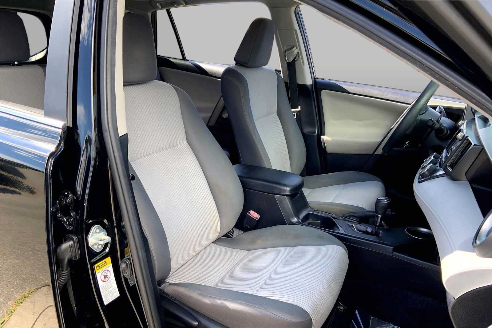 Used 2014 Toyota RAV4 LE AWD/4WD image 7