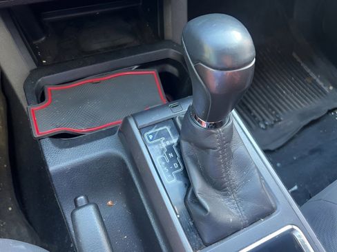Used 2017 Toyota Tacoma TRD Off-Road AWD/4WD image 29