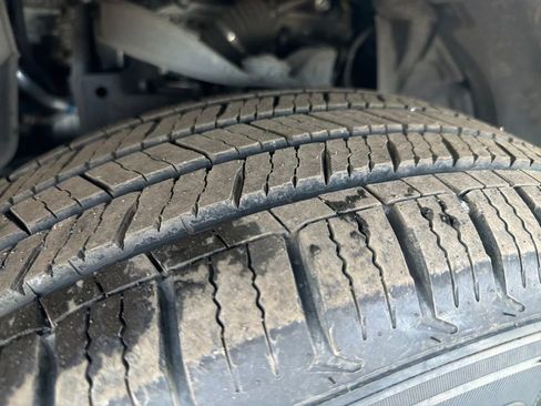 Used 2024 Nissan Armada SL image 37