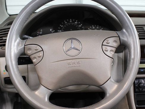 Used 2001 Mercedes-Benz CLK 320 Cabriolet image 13