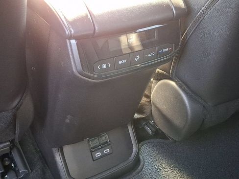 Certified 2025 Toyota Highlander XLE AWD/4WD image 11