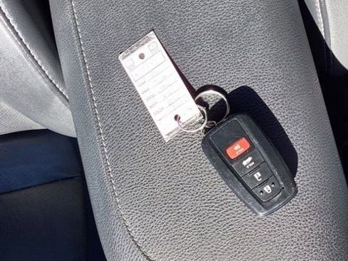 Used 2020 Toyota Camry XSE image 27