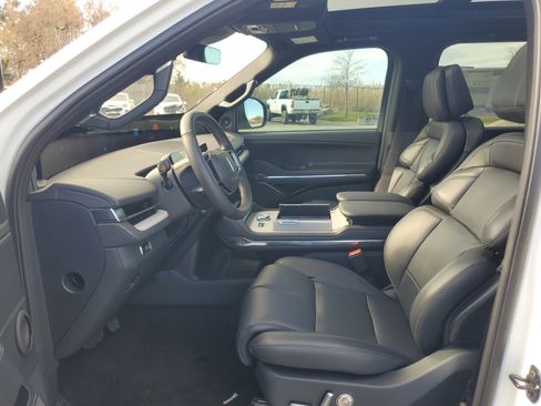 New 2025 Lincoln Navigator L Reserve w/ Jet Appearance Package image 12