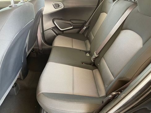 Used 2025 Kia Soul LX w/ LX Technology Package FWD image 23
