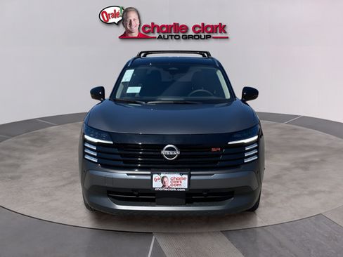Certified 2025 Nissan Kicks SR FWD image 8
