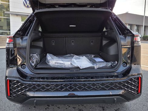 New 2026 Volkswagen Tiguan SEL R-Line AWD/4WD image 5