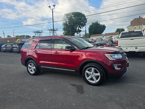 Used 2017 Ford Explorer XLT w/ Equipment Group 202A AWD/4WD image 6