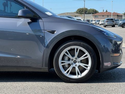 Used 2023 Tesla Model Y Long Range AWD/4WD image 33
