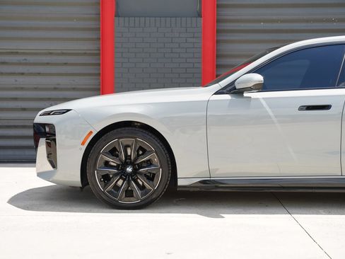 Used 2024 BMW i7 eDrive50 w/ M Sport Package RWD image 10