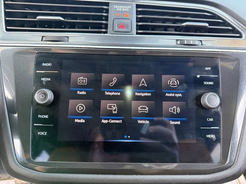 Used 2022 Volkswagen Tiguan SE AWD/4WD image 23