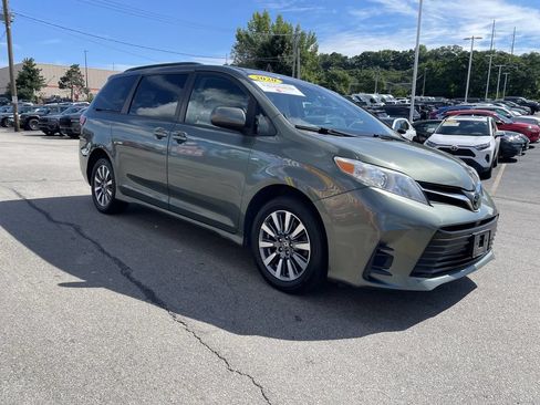 Used 2020 Toyota Sienna LE AWD/4WD image 6