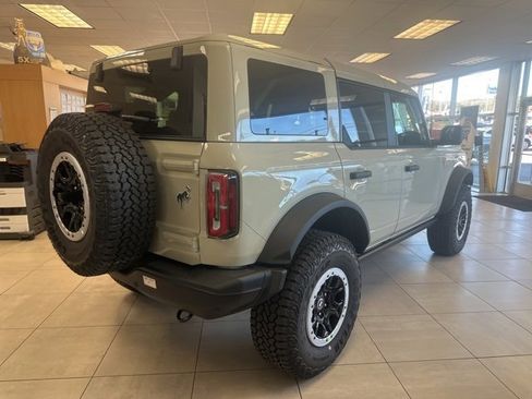 New 2025 Ford Bronco Badlands w/ Sasquatch Package image 3