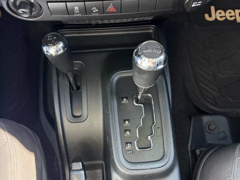 Used 2018 Jeep Wrangler Unlimited Sport S AWD/4WD image 25