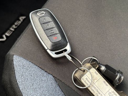 Used 2025 Nissan Versa SV FWD image 21