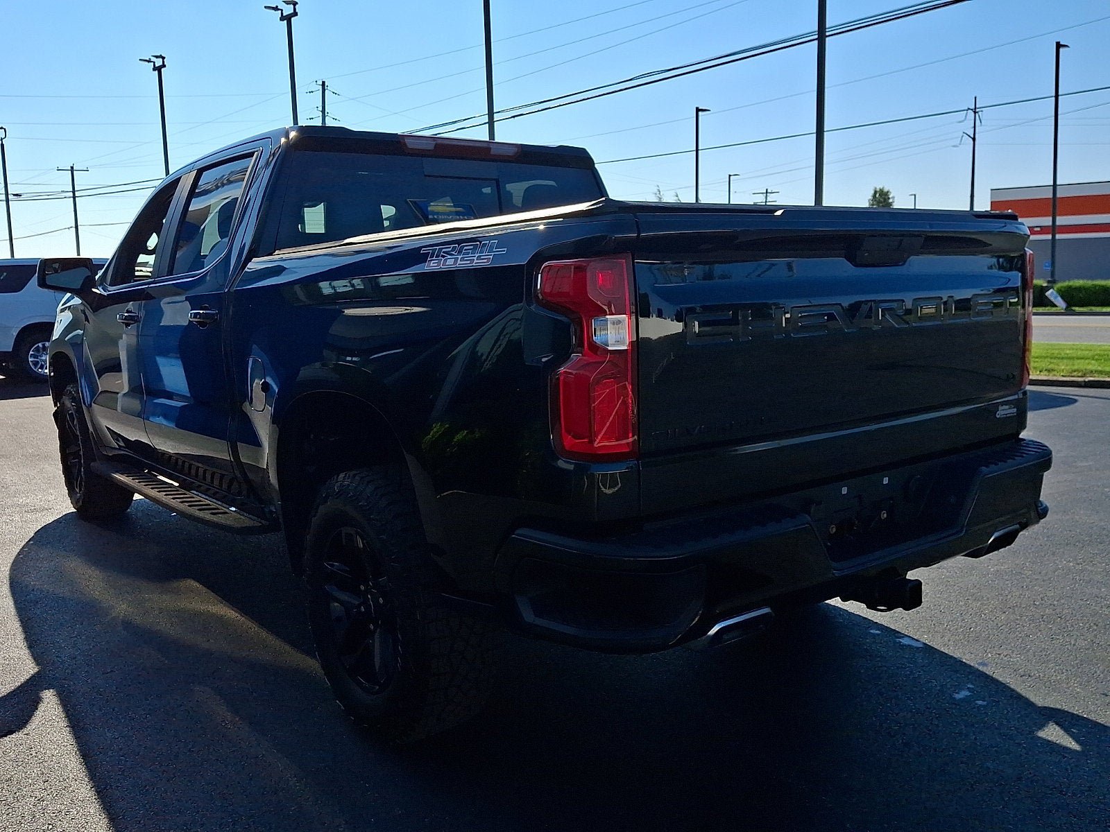 Used 2022 Chevrolet Silverado 1500 LT Trail Boss w/ Convenience Package II AWD/4WD image 4