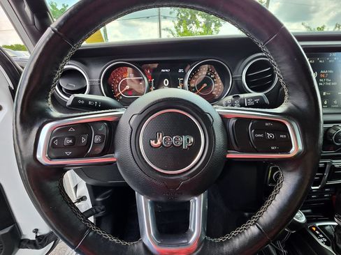 Used 2018 Jeep Wrangler Unlimited Sahara AWD/4WD image 16
