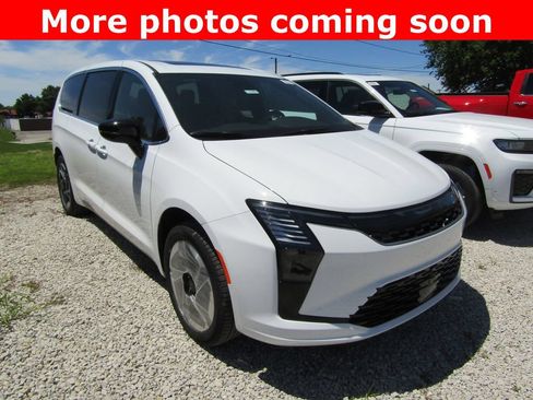 New 2027 Chrysler Pacifica Limited AWD/4WD image 7