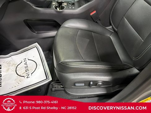 Used 2024 GMC Terrain SLT AWD/4WD image 14