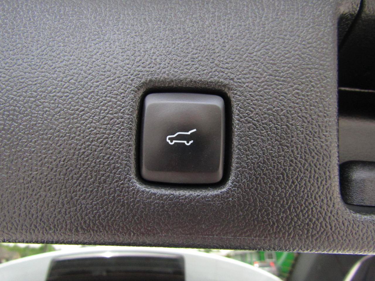 Used 2022 Ford Escape Titanium AWD/4WD image 8