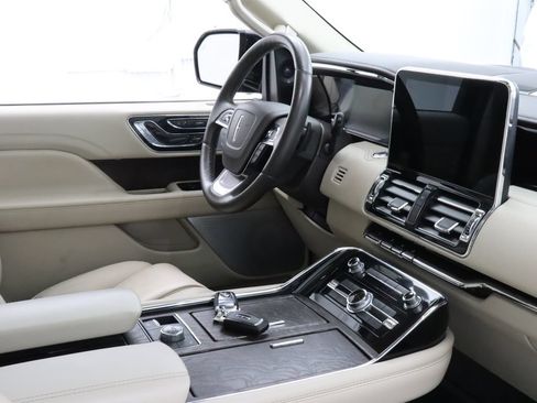 Used 2020 Lincoln Navigator L Reserve w/ Luxury Package AWD/4WD image 36