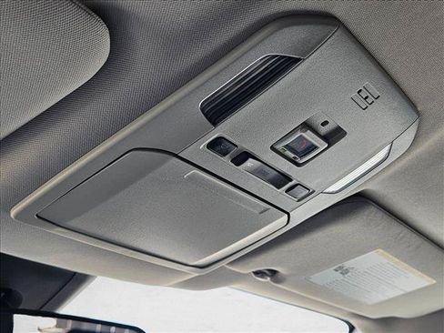 Used 2021 Toyota Highlander LE FWD image 12