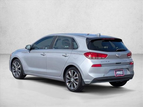 Used 2020 Hyundai Elantra GT image 8