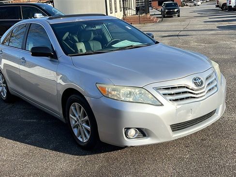 Used 2011 Toyota Camry SE image 3