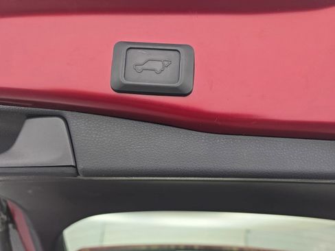 Used 2020 Toyota RAV4 XLE w/ Convenience Package FWD image 45