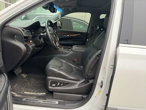 Used 2016 Cadillac Escalade Premium image 16