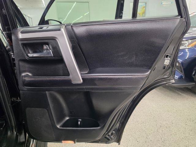 Used 2017 Toyota 4Runner Limited AWD/4WD image 31