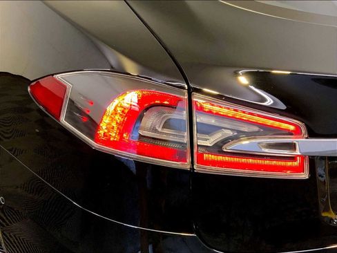 Used 2020 Tesla Model S Long Range Plus image 30