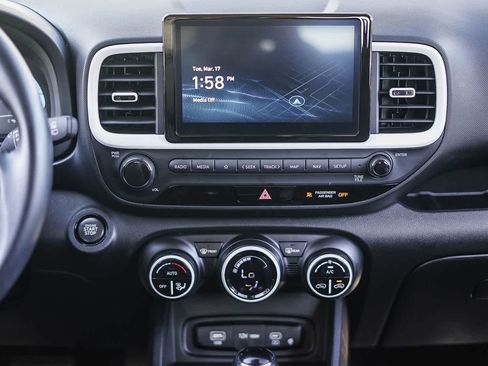 Certified 2024 Hyundai Venue Limited image 13