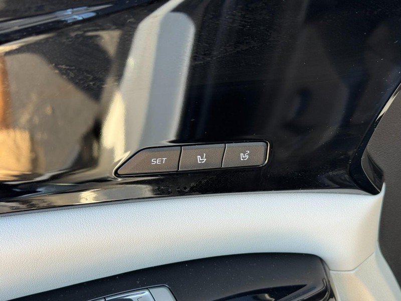 Used 2022 Kia Carnival SX Prestige FWD image 19