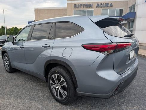 Used 2023 Toyota Highlander XLE FWD image 10