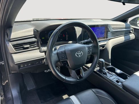 Used 2025 Toyota Camry SE FWD image 11