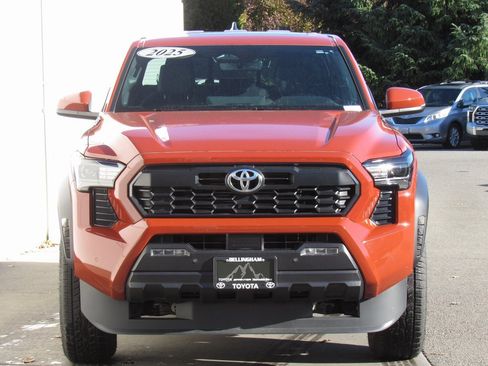 Certified 2025 Toyota Tacoma TRD Off-Road image 3