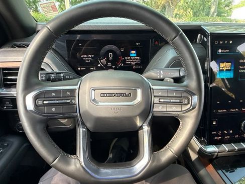 Used 2025 GMC Yukon XL Denali AWD/4WD image 27