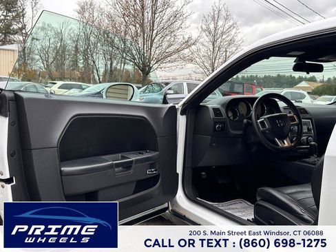 Used 2012 Dodge Challenger SXT image 9